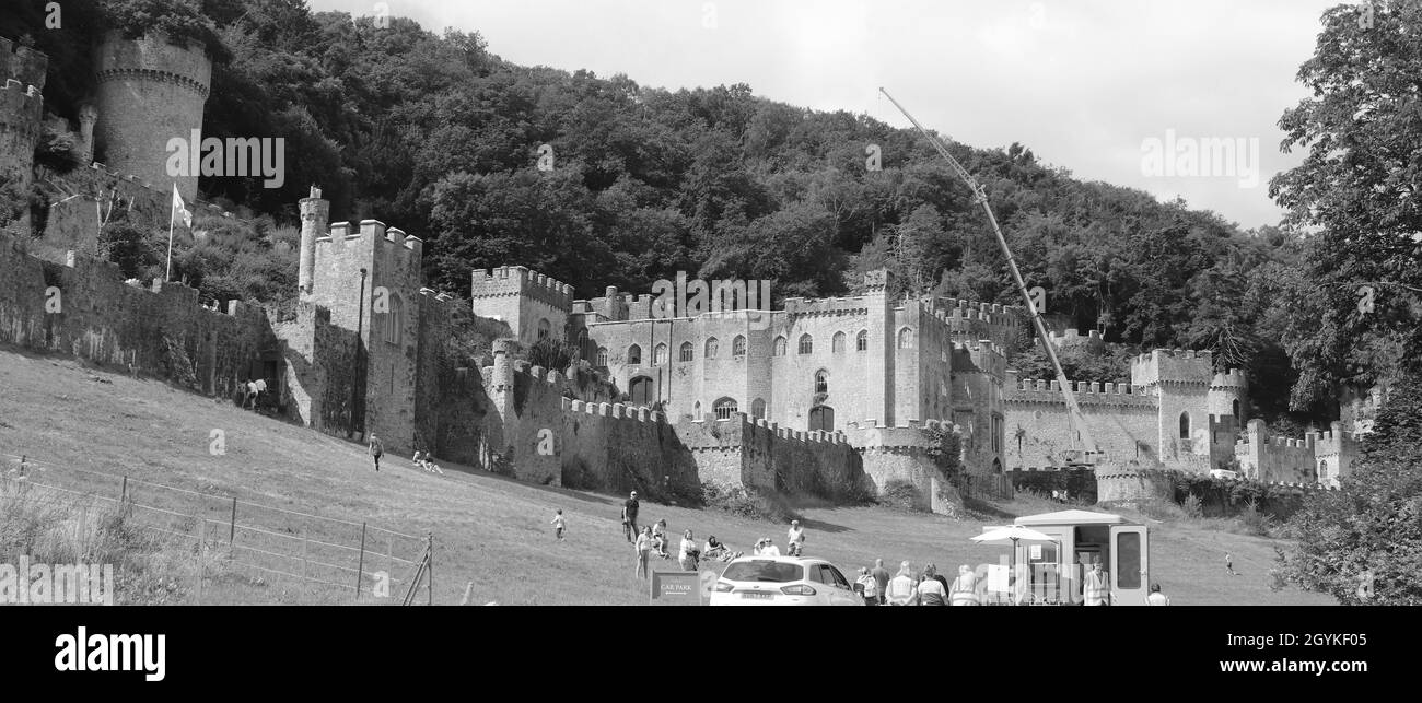 Je suis une célébrité du château de Gwych, les préparatifs sont bien en cours, car le château est transformé pour ITV Je suis une célébrité m'en sortir avec Ant et DEC pour la deuxième année consécutive Banque D'Images