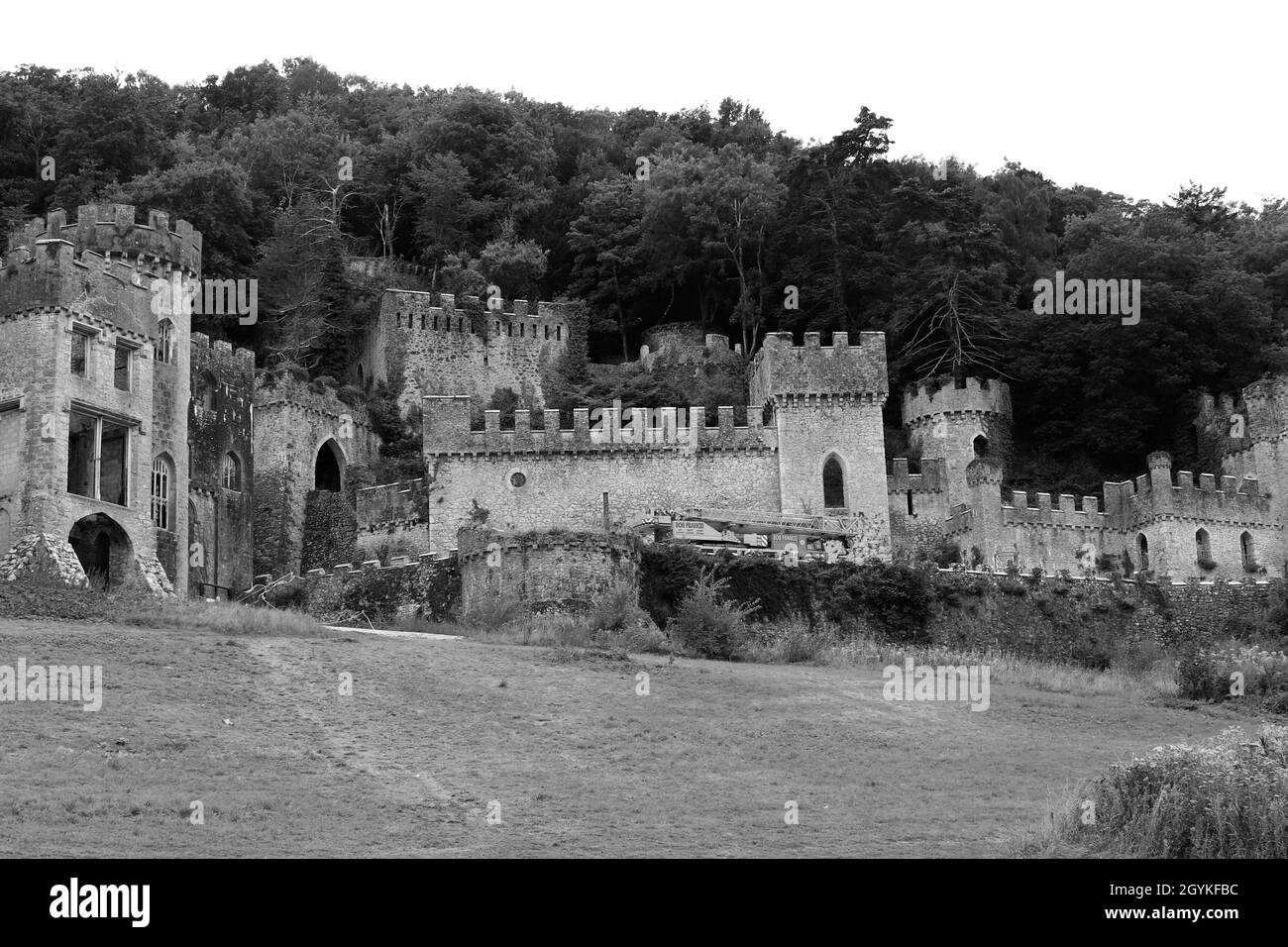 Je suis une célébrité du château de Gwych, les préparatifs sont bien en cours, car le château est transformé pour ITV Je suis une célébrité m'en sortir avec Ant et DEC pour la deuxième année consécutive Banque D'Images