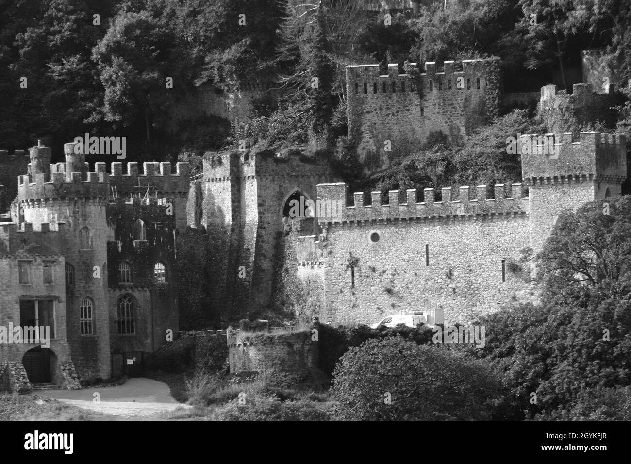 Je suis une célébrité du château de Gwych, les préparatifs sont bien en cours, car le château est transformé pour ITV Je suis une célébrité m'en sortir avec Ant et DEC pour la deuxième année consécutive Banque D'Images