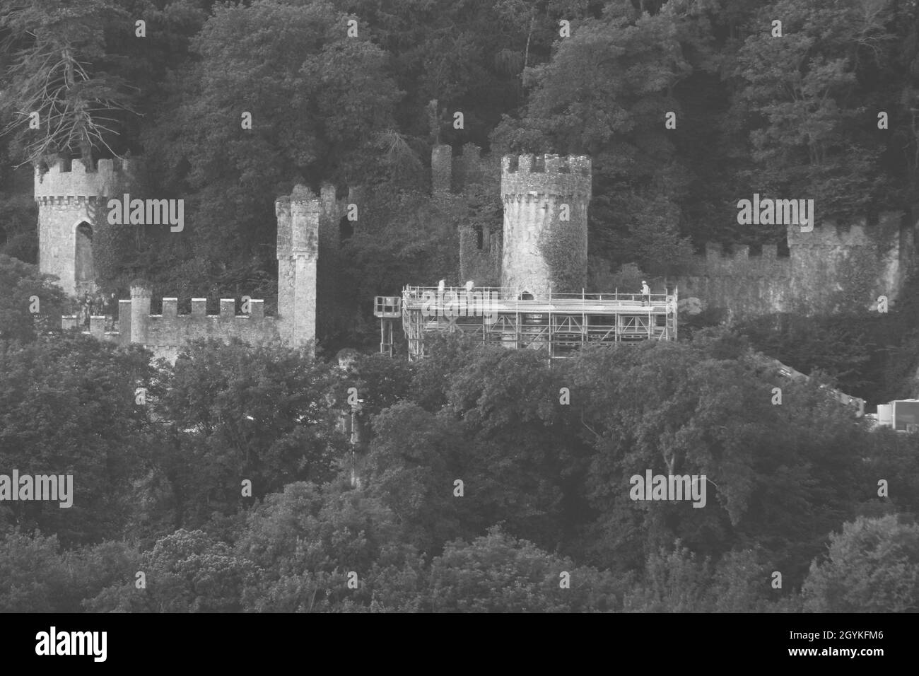 Je suis une célébrité du château de Gwych, les préparatifs sont bien en cours, car le château est transformé pour ITV Je suis une célébrité m'en sortir avec Ant et DEC pour la deuxième année consécutive Banque D'Images