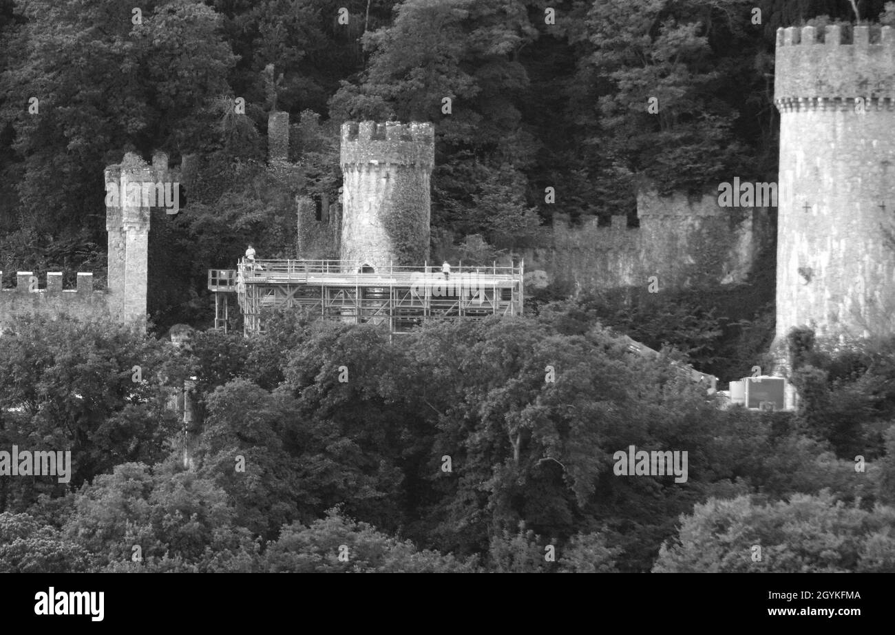 Je suis une célébrité du château de Gwych, les préparatifs sont bien en cours, car le château est transformé pour ITV Je suis une célébrité m'en sortir avec Ant et DEC pour la deuxième année consécutive Banque D'Images