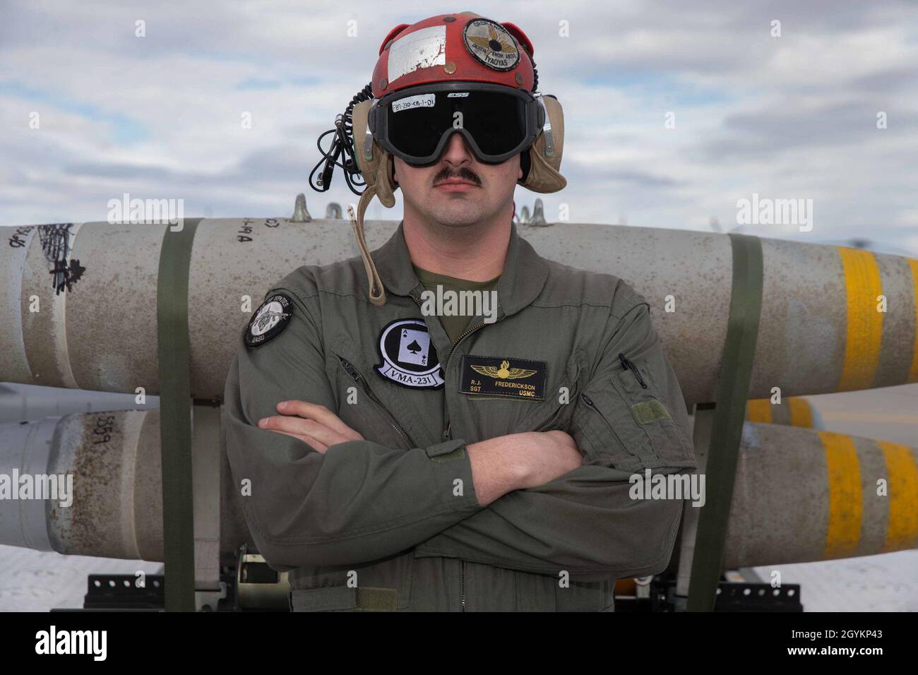 Sgt. MarineRyan Frederickson pose pour une photo lors de l'entraînement par temps froid à la Naval Air Station Fallon, Nevada, le 22 janvier 2020.L'escadron d'attaque maritime 231 participe à l'entraînement par temps froid pour mieux préparer l'unité aux climats froids tout en maintenant l'efficacité du combat.Frederickson est un technicien en ordnance de l'aviation avec VMA-231.(É.-U.Photo du corps marin par lance Cpl.Steven Walls) Banque D'Images