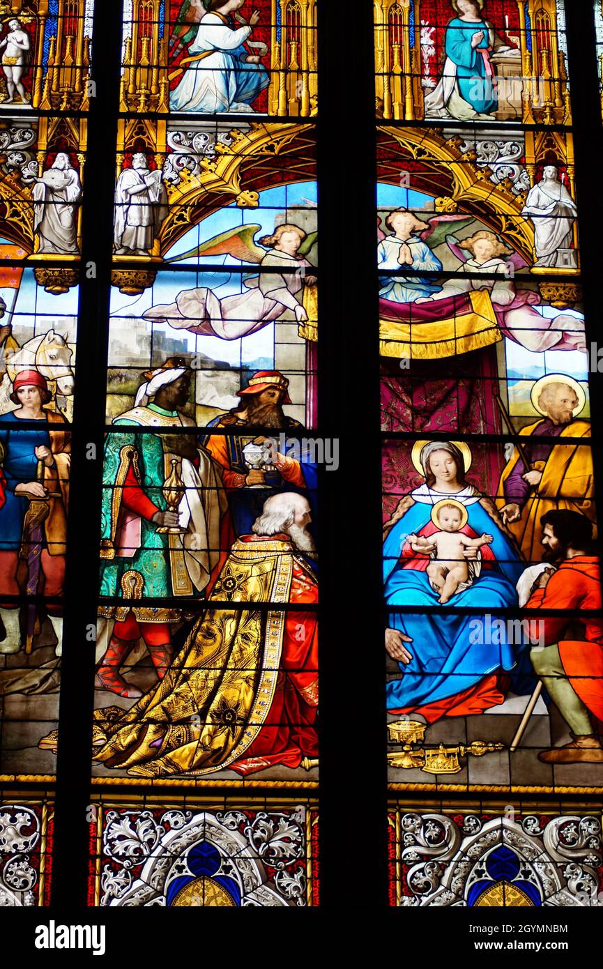 Kirchenfenster im Kölner Dom Banque D'Images