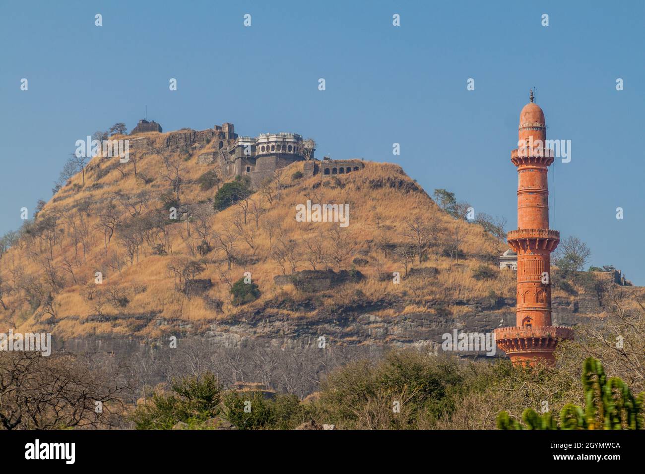 Fort de Daulatabad et tour de la Lune de Chand Minar , État de Maharashtra, Inde Banque D'Images