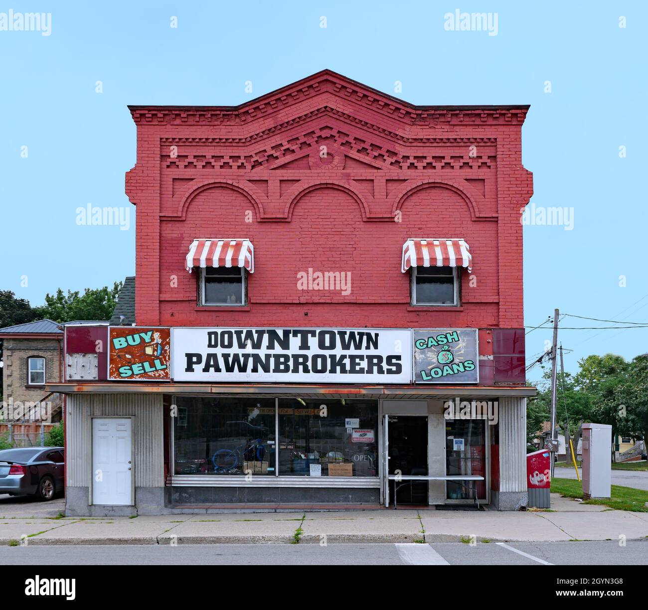 Ontario, Canada - le 13 août 2021 : ancien magasin de pawnbroker de la rue principale Banque D'Images
