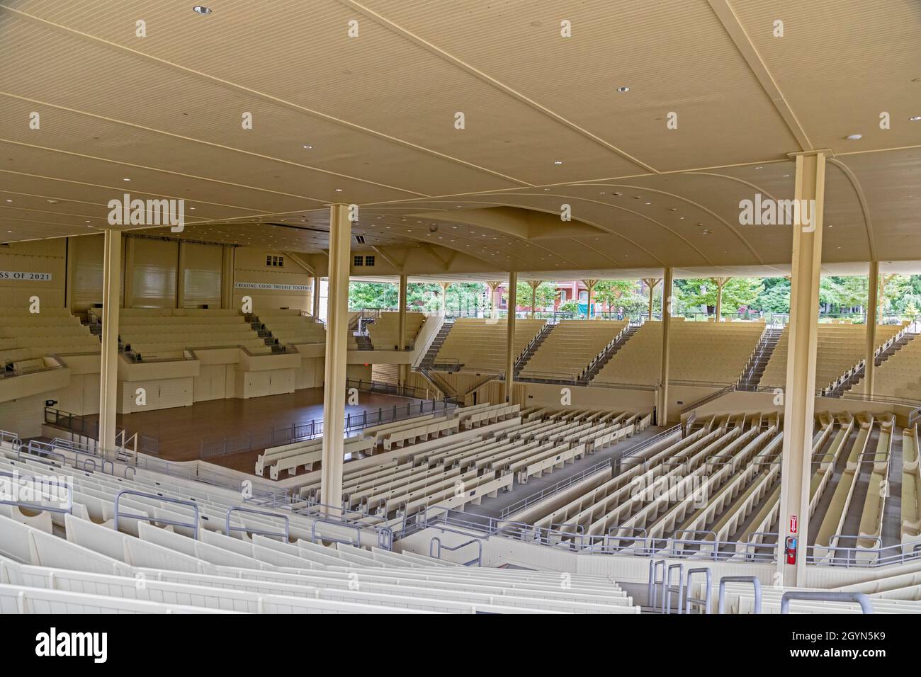 Chautauqua, New York - l'amphithéâtre de 4,500 places de l'établissement Chautauqua a remplacé une ancienne structure historique en 2017. Banque D'Images