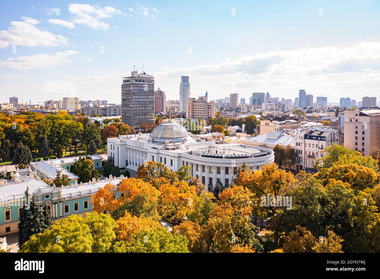 Kiev, Ukraine - 6 octobre 2021: Verkhovna Rada (Parlement) bâtiment à Kiev.Vue de drone Banque D'Images