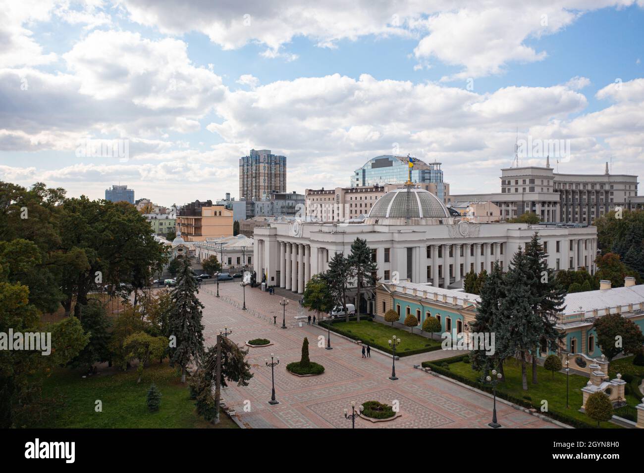 Kiev, Ukraine - 6 octobre 2021: Verkhovna Rada (Parlement) bâtiment à Kiev.Vue de drone Banque D'Images