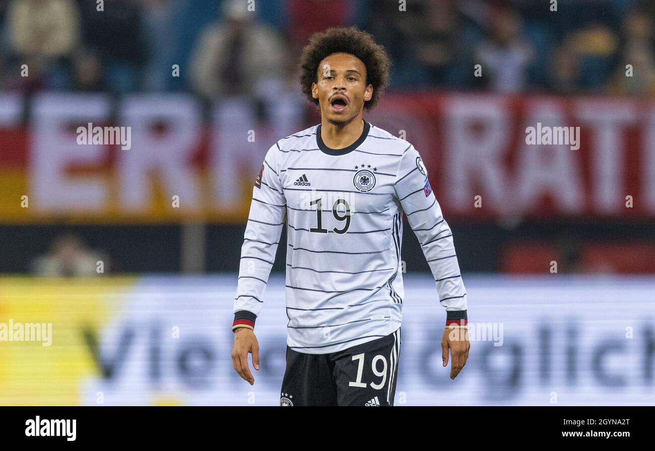 Hambourg, Allemagne.08 octobre 2021.Leroy Sane (Deutschland) Deutschland - Rumänien 08.10.2021, Fussball; WM-Quali, Qualification, saison 2021/22 Foto: Moritz Müller Copyright (nur für journalistische Zwecke) par : Moritz Müller, Wilhelm-Raabe-Str.18, 40470 Düsseldorf.Tél0211-13954918.MB.: 0176-81034275; Honorar zzgl.7 % UmSt.+ Belegextar; Commerzbank, Konto: 3813045, BLZ: 30040000; IBAN: DE49 3004 0000 0381 3045 00; Finanzamt Düsseldorf-Nord, Steuernummer: 105/5193/1677 crédit: Moritz Müller/Alay Live News Banque D'Images