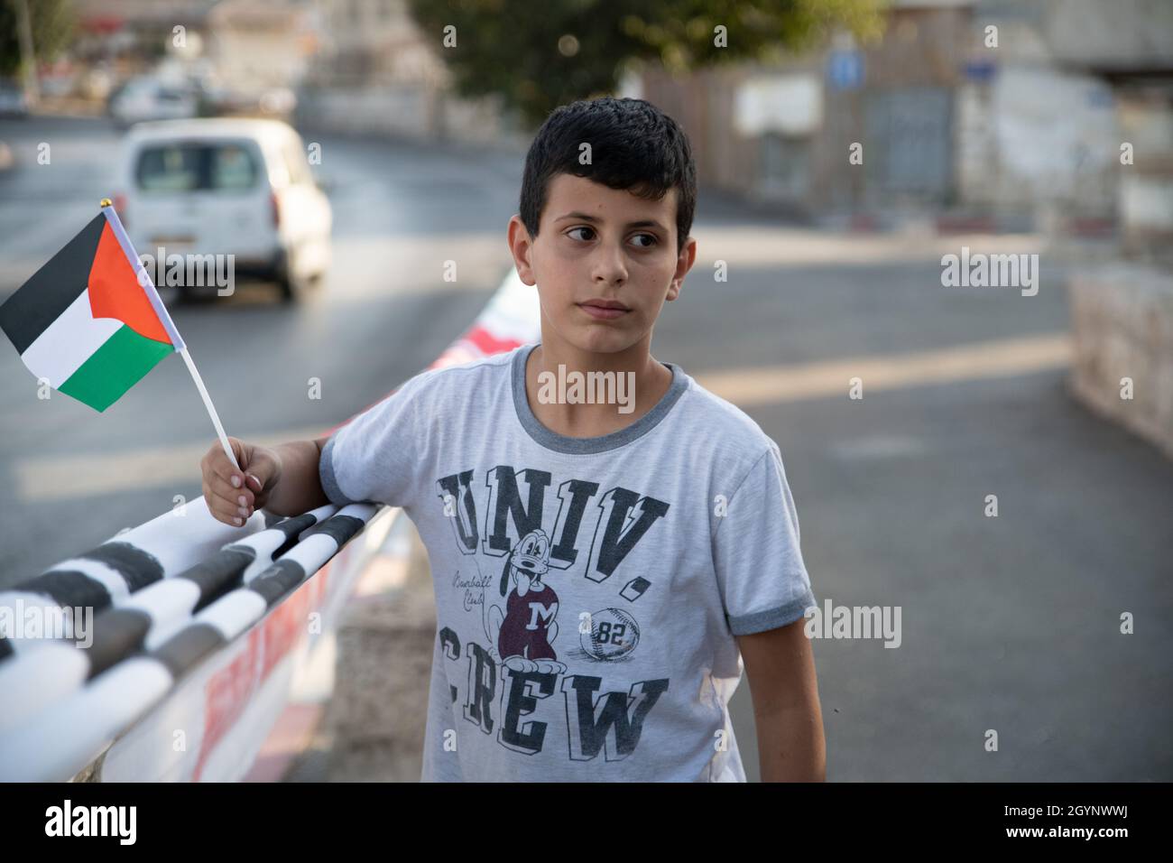 Jérusalem, Israël.24 septembre 2021.La manifestation hebdomadaire à l'entrée du cheik Jarrah des activistes juifs et des résidents du quartier.Outre la réaction violente des soldats de la police israélienne et de la patrouille frontalière face aux drapeaux Palestiniens, qui a causé deux blessures aux manifestants - cette semaine, un ancien partisan connu du Premier ministre Netanyahu est arrivé et a créé de l'agitation dans la foule.Jérusalem, Israël.8 octobre 2021 (Matan Golan/Alay Live News) crédit : Matan Golan/Alay Live News Banque D'Images