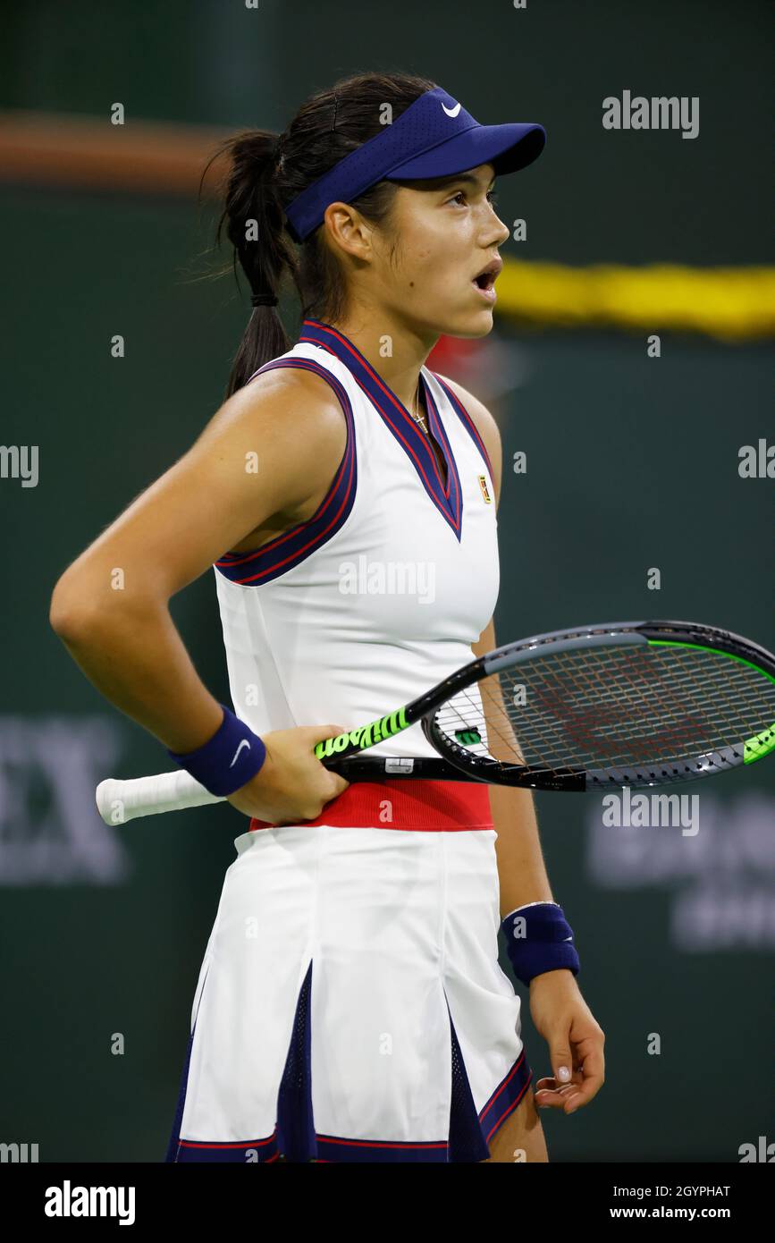 Californie, États-Unis.08 octobre 2021.08 octobre 2021 Emma Raducanu réagit après avoir perdu un point à Alaksandra Sasnovich lors de l'Open de BNP Paribas 2021 à Indian Wells tennis Garden à Indian Wells, Californie.Crédit photo obligatoire : Charles Baus/CSM crédit : CAL Sport Media/Alay Live News Banque D'Images