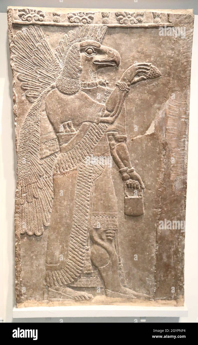 Esprit de protection à tête d'aigle assyrien de Nimrud, Temple de Ninurta, au British Museum, Londres, Royaume-Uni Banque D'Images