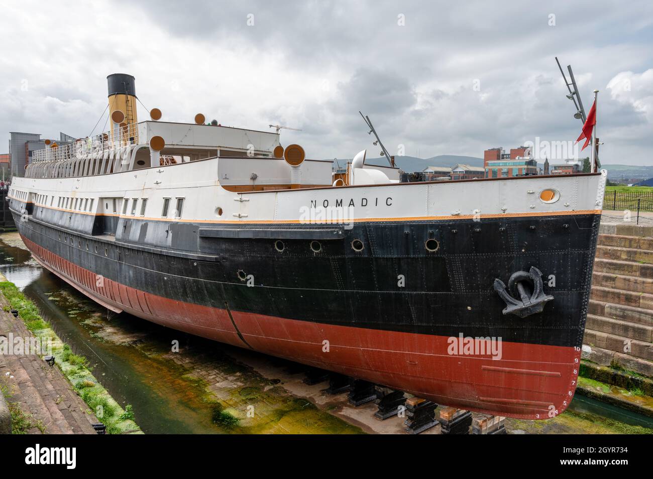 Belfast, N.Ireland- 4 septembre 2021 : le bateau berbough nomade près du musée Titanic dans la ville de Belfast. Banque D'Images