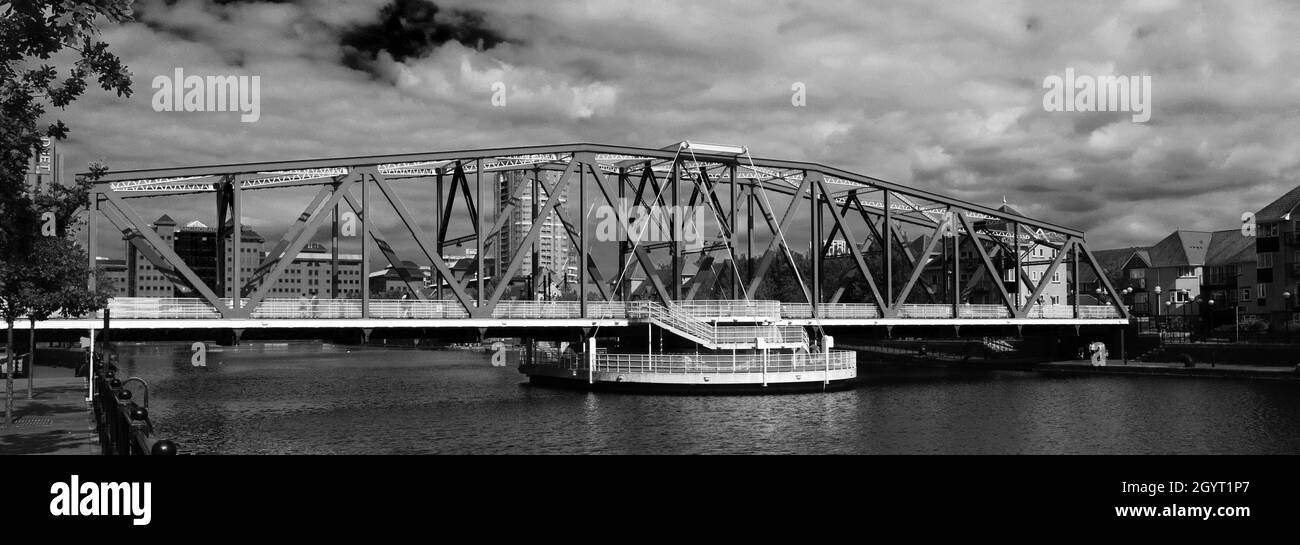 Le pont Detroit dans le bassin Érié, Salford Quays, Manchester, Lancashire, Angleterre,ROYAUME-UNI Banque D'Images