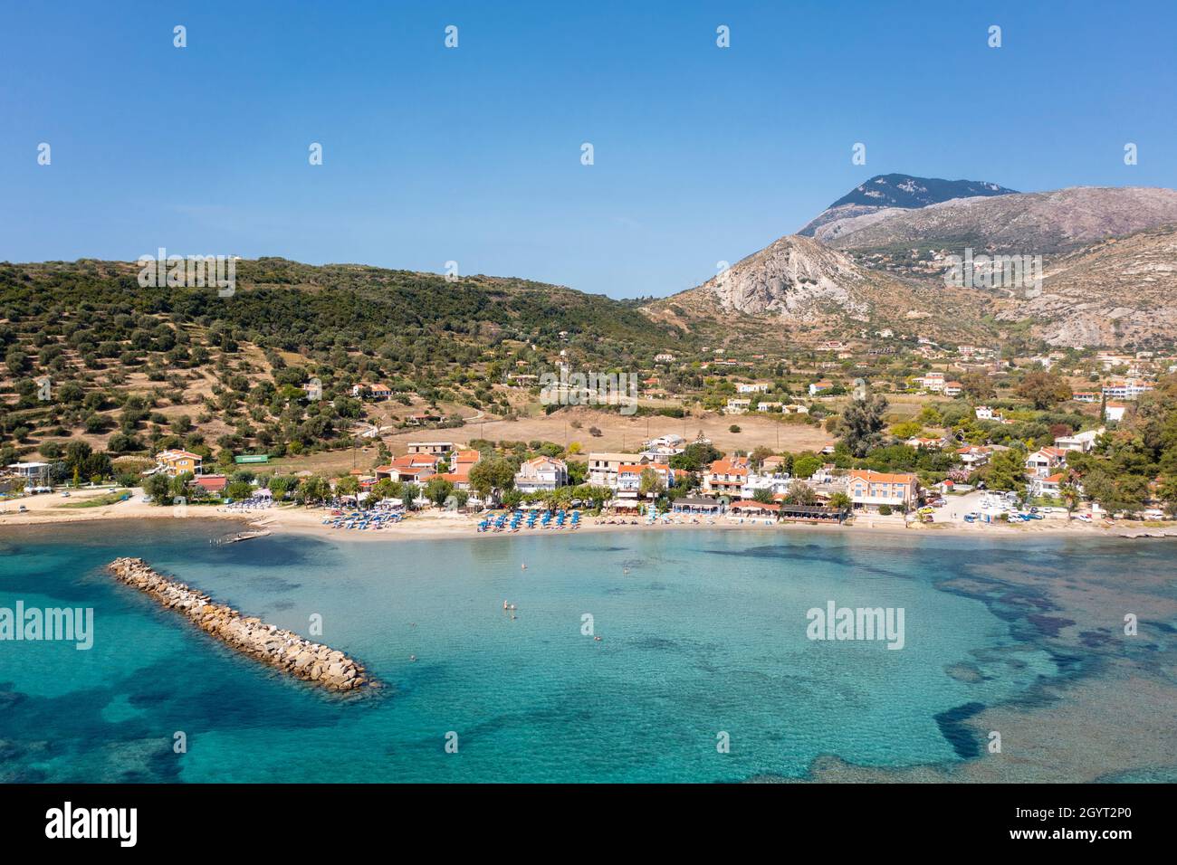 Vue aérienne sur la plage de Katelios sur la côte sud de Kefalonia, Iles Ioniennes, Grèce Banque D'Images