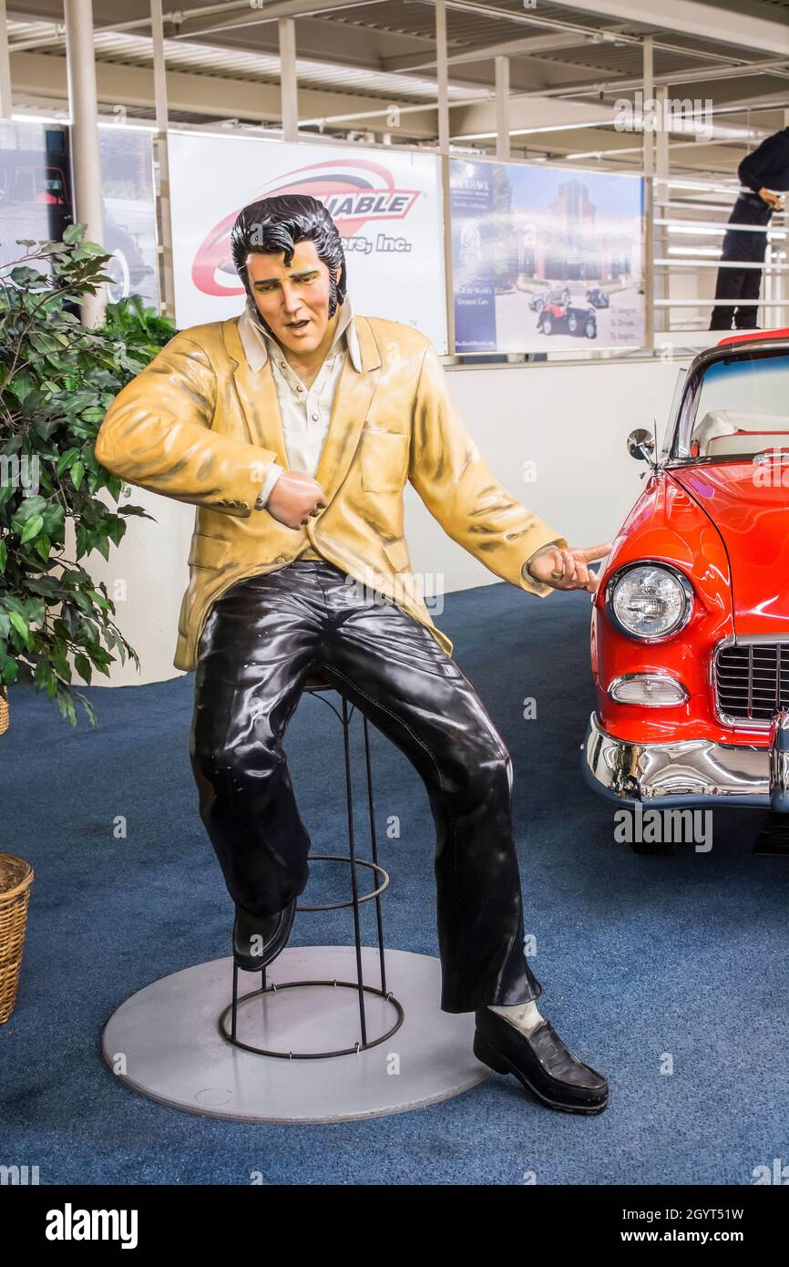 Statue d'Elvis Presley dans la collection automobile du musée automobile de Las Vegas dans l'hôtel-casino LINQ sur le Strip de Las Vegas, Nevada Banque D'Images