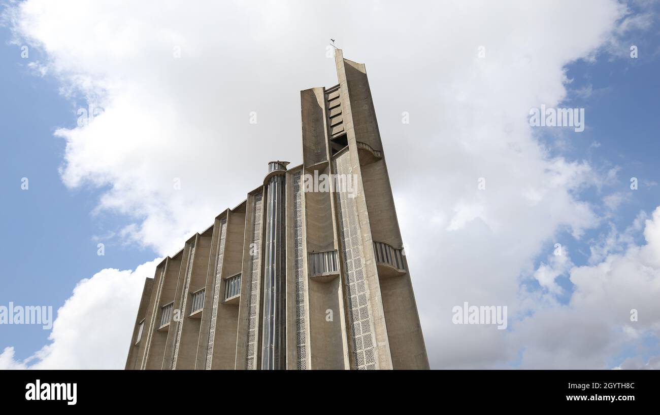 ROYAN, FRANCE, 11 SEPTEMBRE 2021 : extérieurs de notre église-Dame, 11 septembre 2021, à Royan, France Banque D'Images