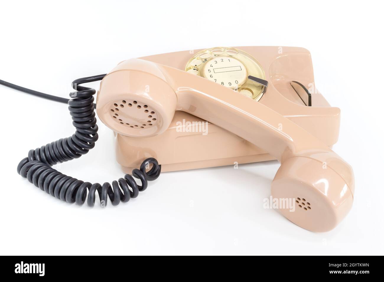 Téléphone vintage. Vieux téléphone rose isolé sur fond blanc. Banque D'Images