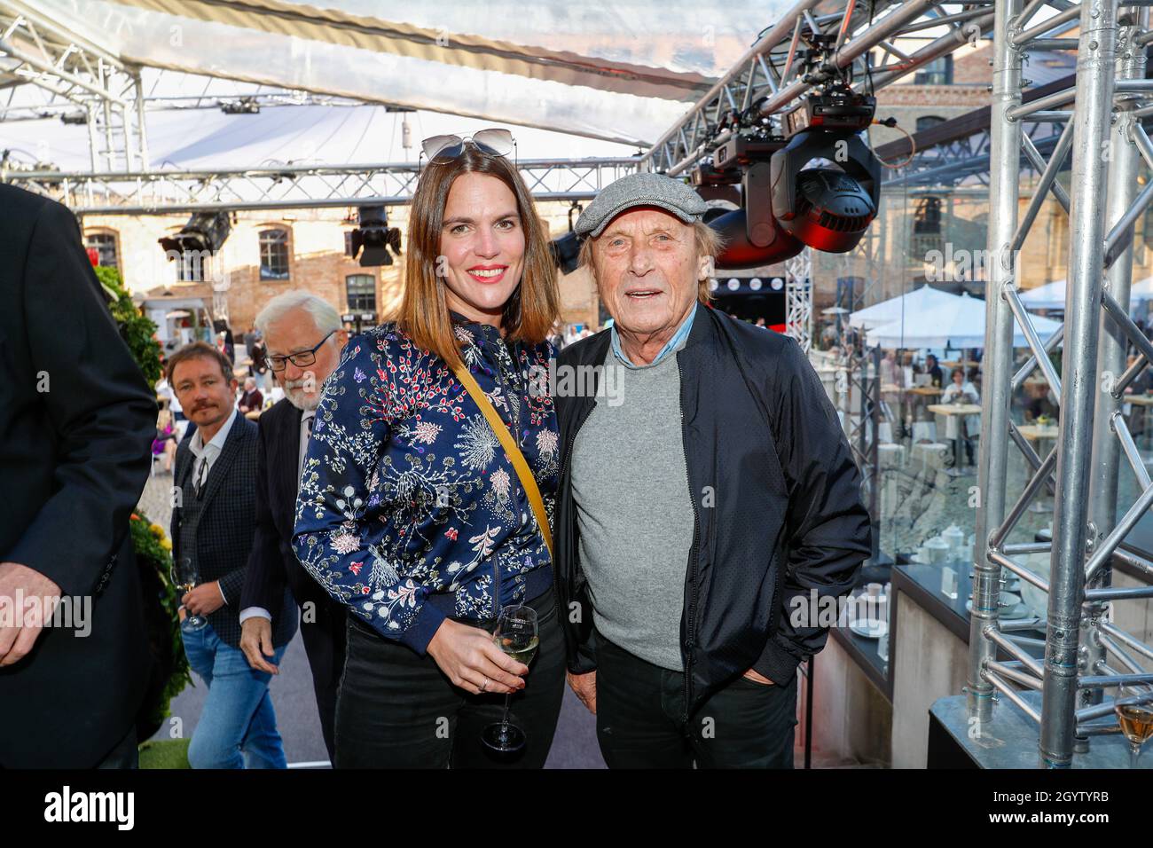 Berlin, Allemagne.09e octobre 2021.Claus Theo Gärtner et sa femme Sarah Würgler viennent à '80 ans Eckart Witzigmann - Berlin dit merci' au KPM Königliche Porzellan-Manufaktur.Credit: Gerald Matzka/dpa-Zentralbild/ZB/dpa/Alay Live News Banque D'Images