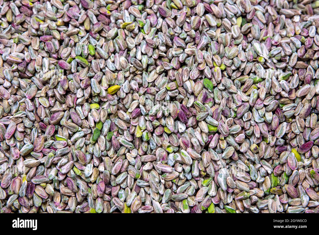 Préparation de pistaches dans une usine de baklava.Un fond de pistaches vertes non salées.Pistache du Bronte, Sicile. Banque D'Images