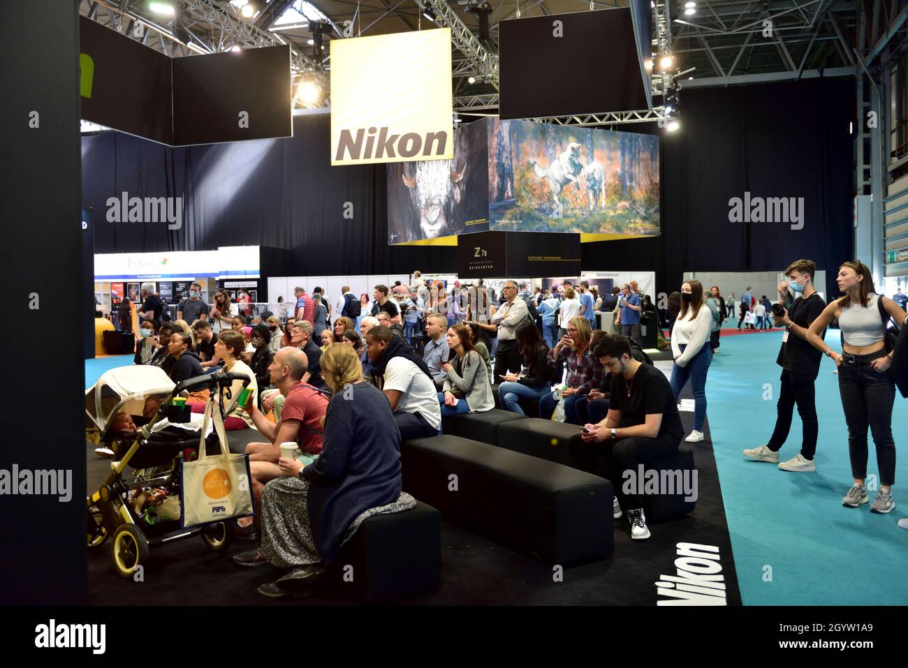 Nikon School Stage stand et parler au "The Photography Show & the Video Show" National Exhibition Centre (NEC) Birmingham, Royaume-Uni Banque D'Images