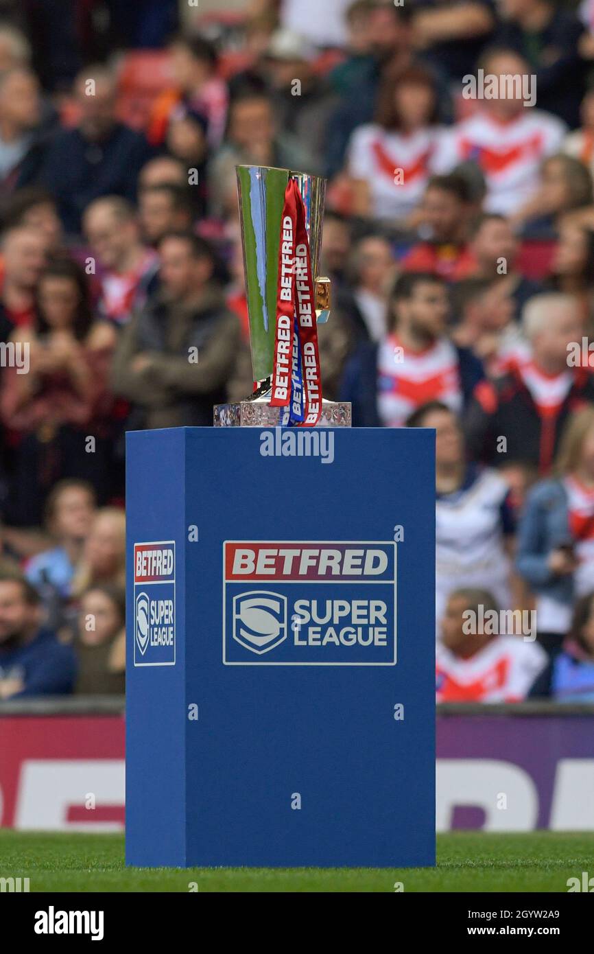 Le trophée Betfred Super League Grand final est exposé avant le match Banque D'Images