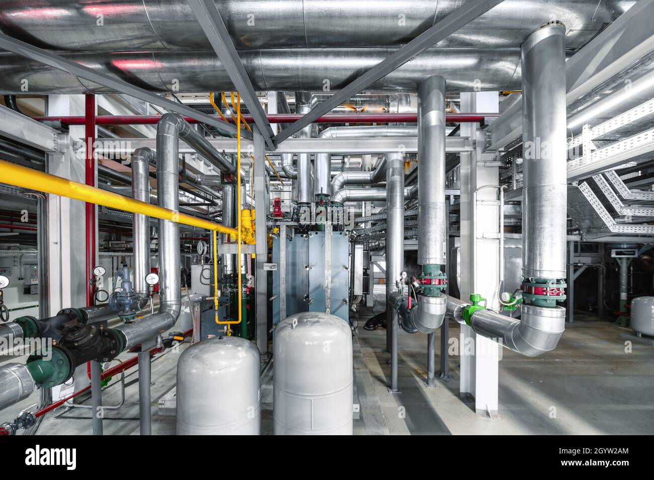 Système complexe industriel de pipelines, vannes, capteurs Banque D'Images