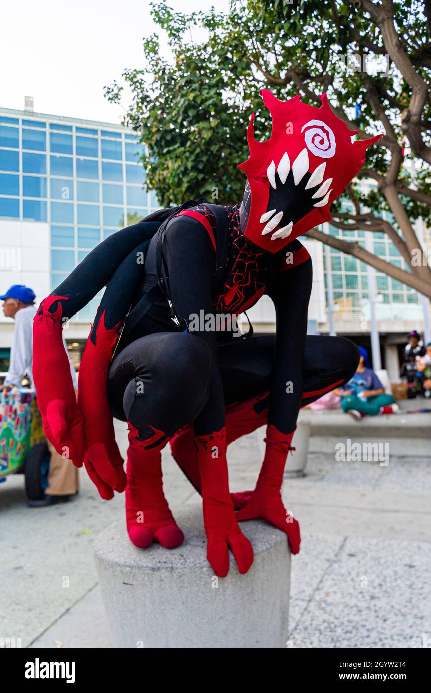 Cojoueur participant présentant Spiderman-Doppelganger au Comic con à Los Angeles, CA, États-Unis Banque D'Images