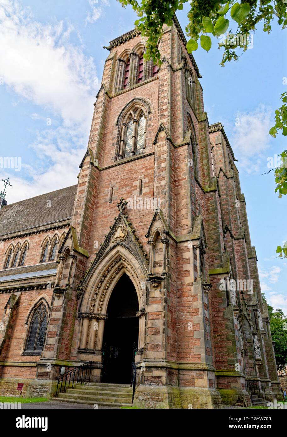 Cathédrale d'Inverness.L'église de la cathédrale Saint-André au bord de la rivière Ness à Inverness, Écosse - Royaume-Uni - 18 juillet 2021 Banque D'Images
