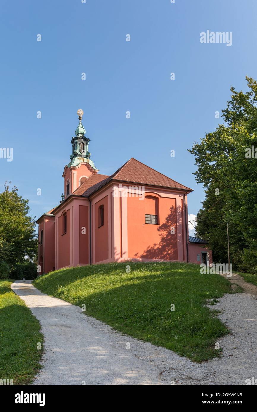 Visite de l'église de la Vierge Marie sur la colline de Rožnik à Ljubljana, Slovénie Banque D'Images