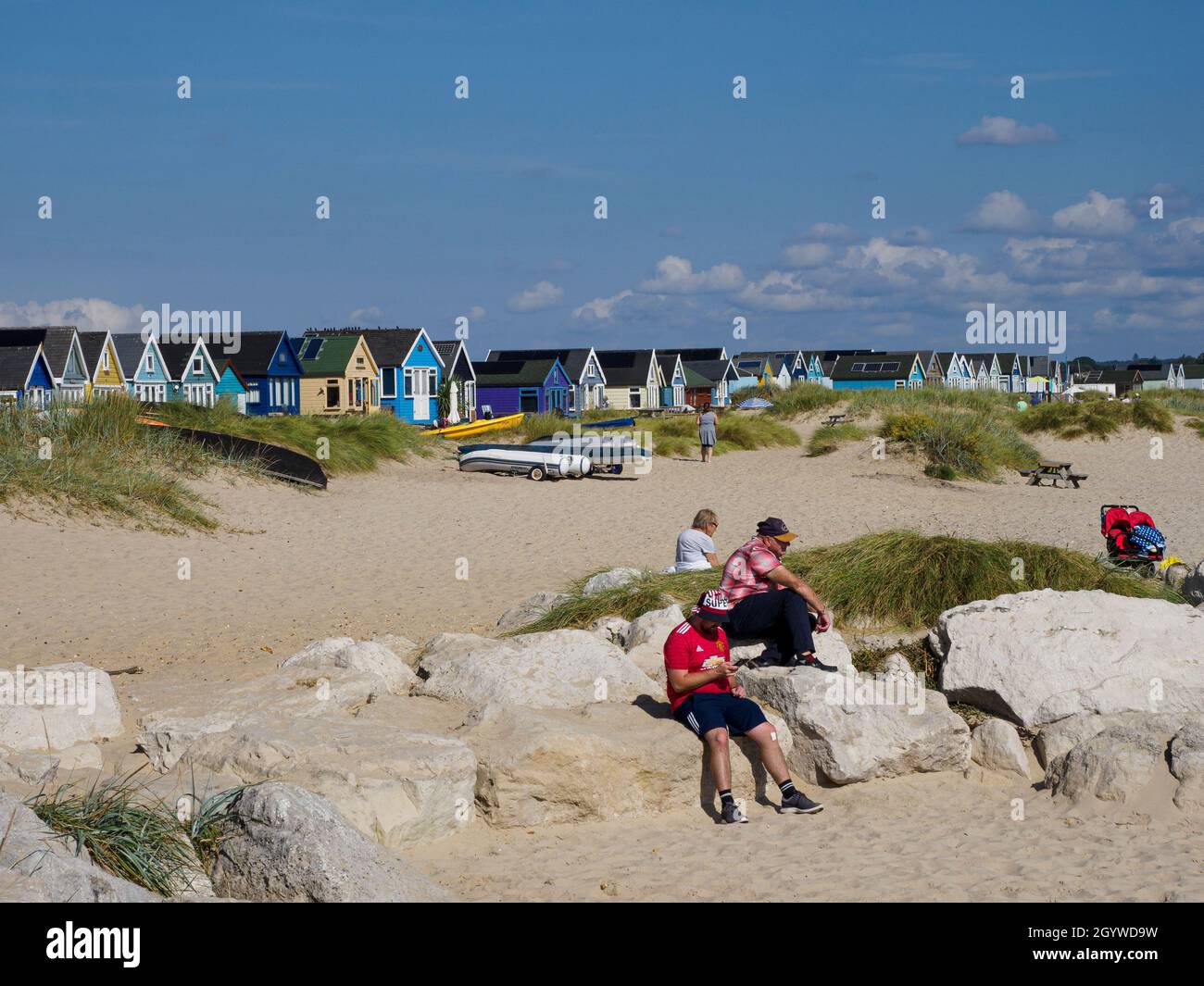 Cabanes de plage à Mudeford Spit, Hengistbury Head, Dorset, Royaume-Uni Banque D'Images