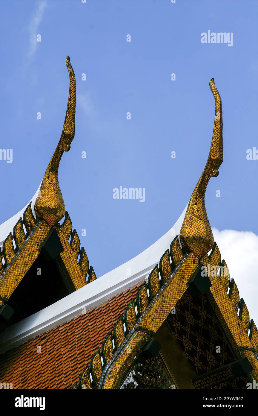 Détail des toits de Wat Ratchanatdaram; Temple Loha Prasat; Monastère de fer; Grand Palais; พระบรมมหาราชวัง;Bangkok, Thaïlande. Banque D'Images