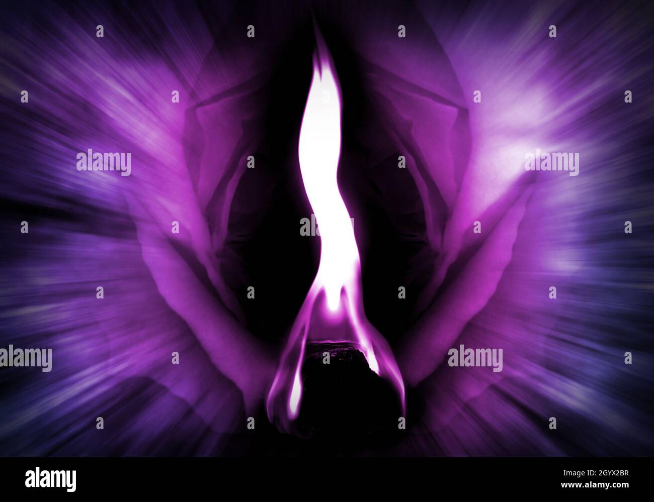 La flamme violette de Saint Germain (énergie Divine et transformation) Banque D'Images