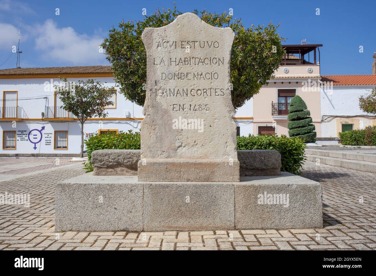 Medellin, Espagne - 3 avril 2021 : Pierre commémorative pointant la salle Hernan Cortes, Aztec Empire Espagnol Conquistador, Medellin, Estrémadure, Espagne Banque D'Images