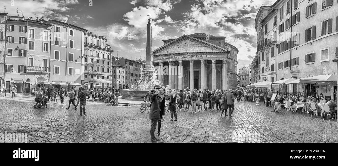 ROME - NOVEMBRE 18 : vue panoramique sur le Panthéon, monument emblématique qui était autrefois un temple romain, aujourd'hui une église et l'un des sites les plus visités Banque D'Images