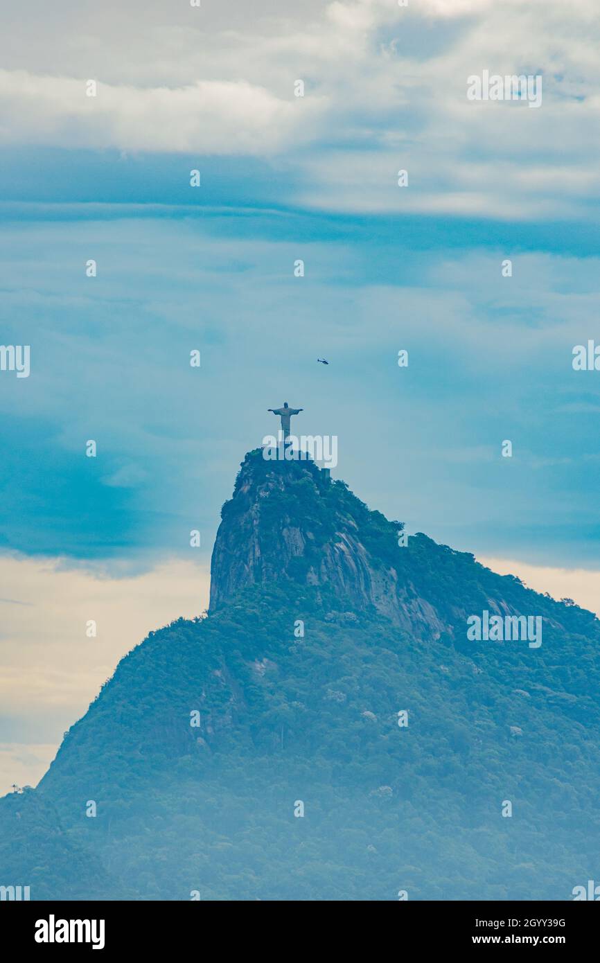 Rio de Janeiro, Brésil - VERS 2021 : Christ Rédempteur (Cristo Redentor) l'un des plus grands lieux touristiques du Brésil Banque D'Images