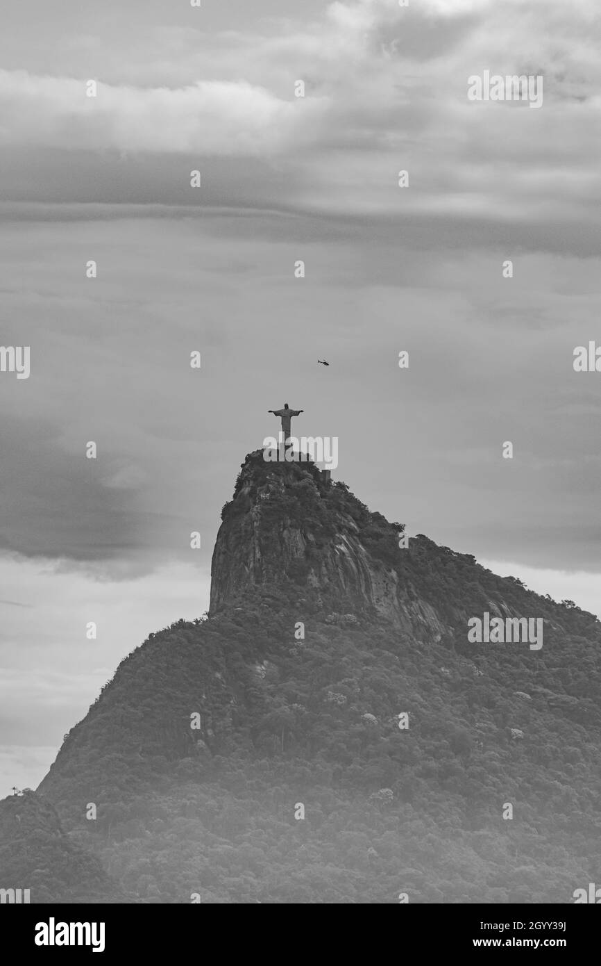 Rio de Janeiro, Brésil - VERS 2021 : Christ Rédempteur (Cristo Redentor) l'un des plus grands lieux touristiques du Brésil Banque D'Images