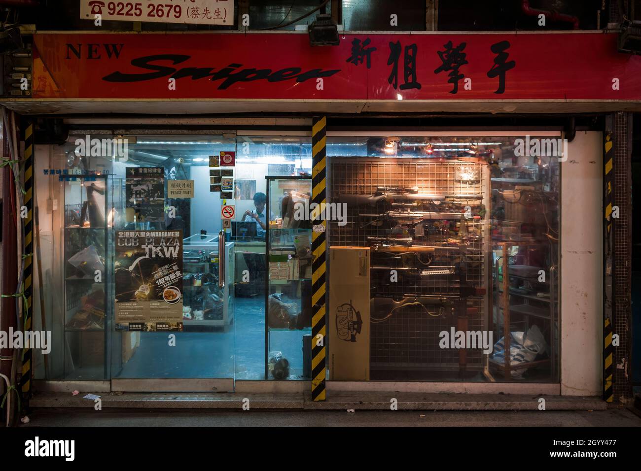 Une boutique vend des répliques d'armes à feu pour les jeux de guerre Airsoft à Yau Ma Tei, Kowloon, Hong Kong Banque D'Images
