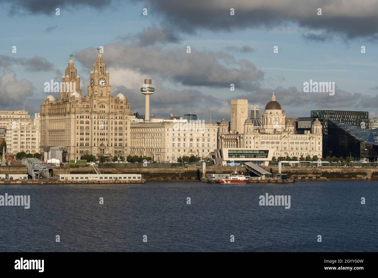 Soleil en soirée sur les gratte-ciel du centre-ville de Liverpool Banque D'Images