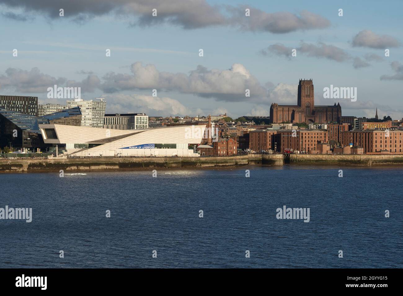 Soleil en soirée sur les gratte-ciel du centre-ville de Liverpool Banque D'Images