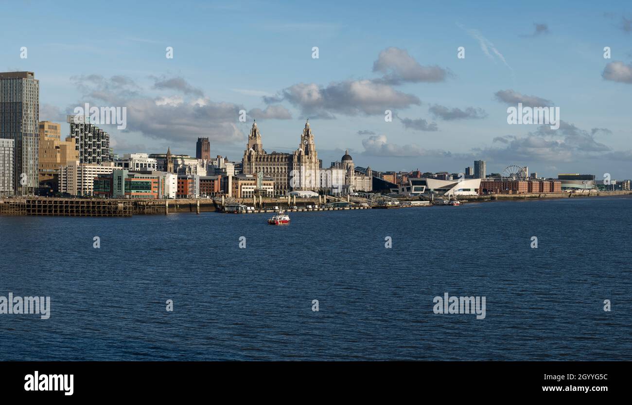 Soleil en soirée sur une vue panoramique du centre-ville de Liverpool Banque D'Images