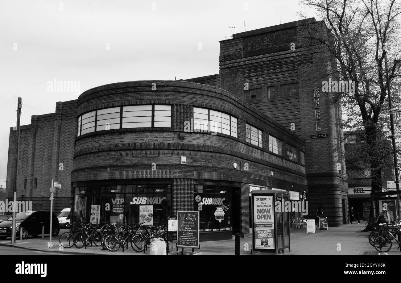 L'ancien cinéma Odeon de York, dirigé par Reel Cinemas.Construit en 1937. Banque D'Images