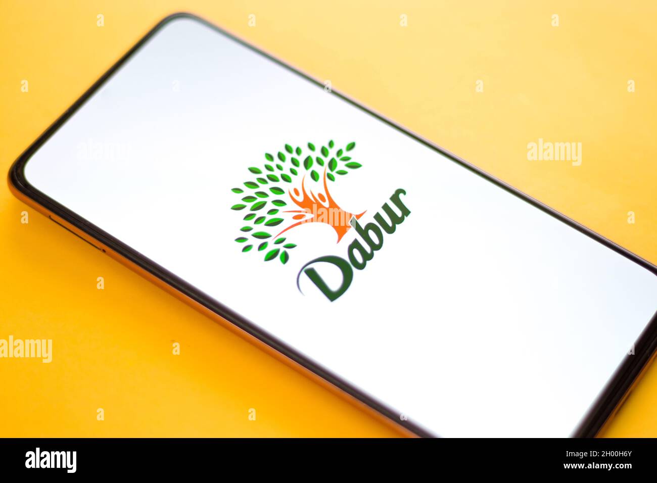 West Bangal, Inde - 09 octobre 2021 : logo Dabur sur image de stock d'écran de téléphone. Banque D'Images West Bangal, Inde - 09 octobre 2021 : logo Dabur sur image de stock d'écran de téléphone. Banque D'Images