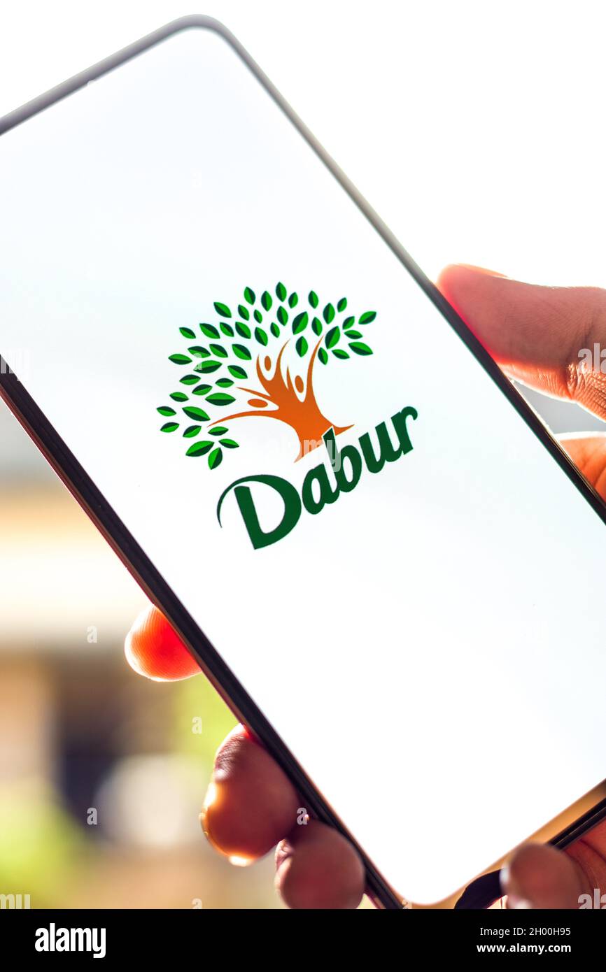 West Bangal, Inde - 09 octobre 2021 : logo Dabur sur image de stock d'écran de téléphone. Banque D'Images West Bangal, Inde - 09 octobre 2021 : logo Dabur sur image de stock d'écran de téléphone. Banque D'Images