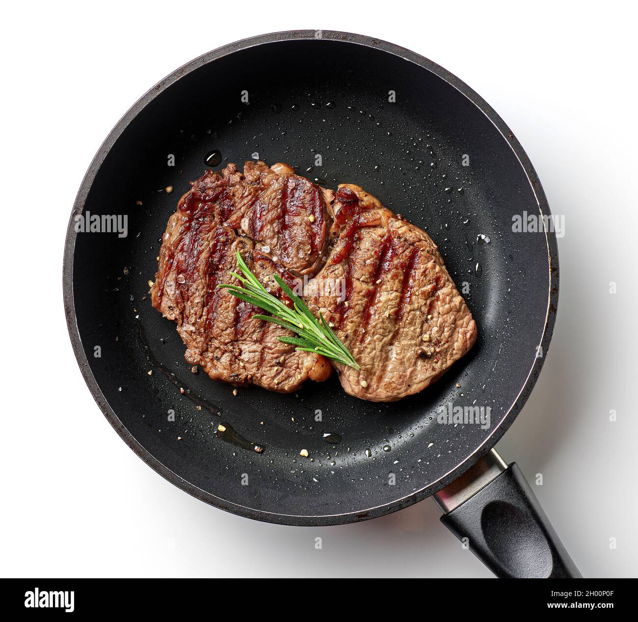Entrecôte grillée, steak et romarin sur une poêle isolée sur fond blanc,  vue du dessus Photo Stock - Alamy