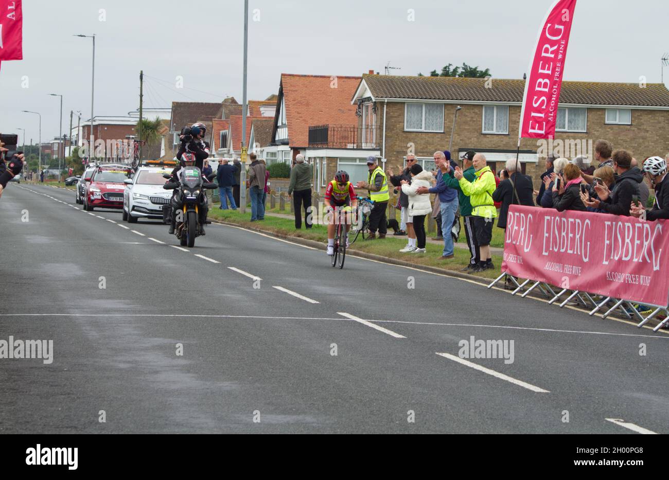 AJ Bell tournée cycliste féminine 2021 étape 5 Colchester à Clacton.Hayley Simmonds remporte le premier sprint à Holland on Sea Banque D'Images