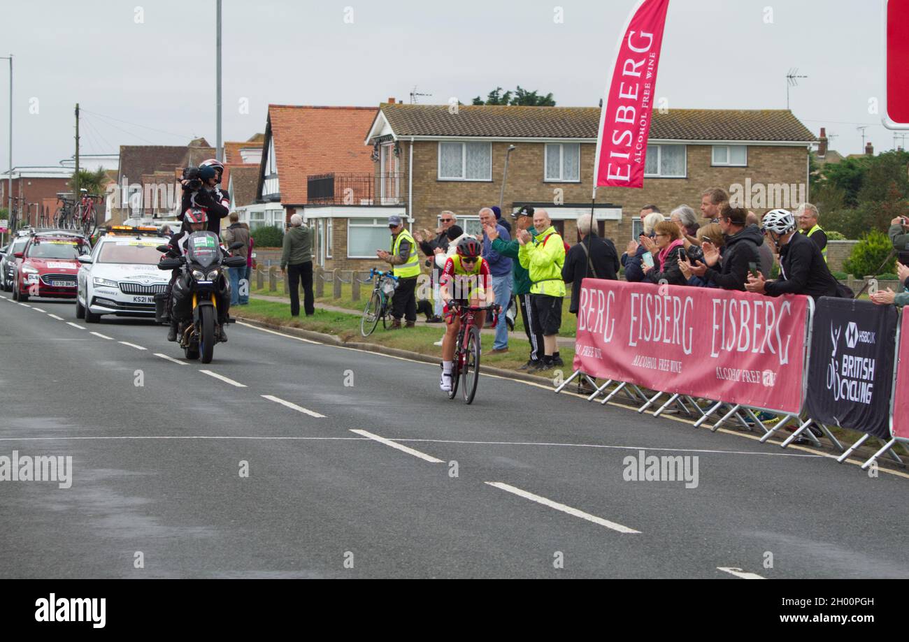 AJ Bell tournée cycliste féminine 2021 étape 5 Colchester à Clacton.Hayley Simmonds remporte le premier sprint à Holland on Sea Banque D'Images