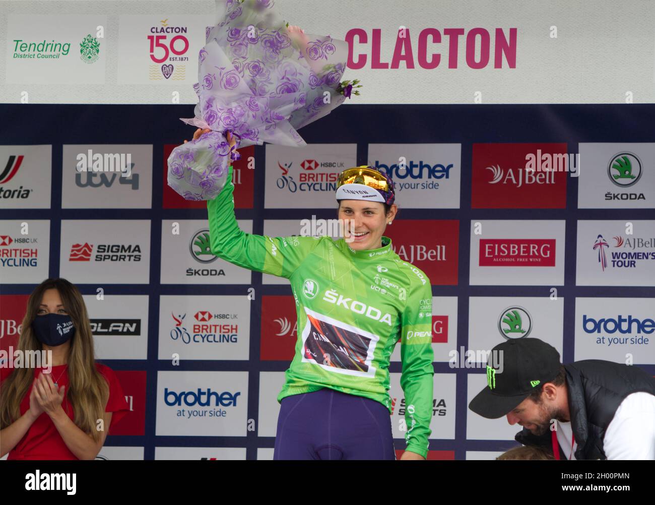 AJ Bell tournée cycliste féminine 2021 étape 5 Colchester à Clacton.Elise Chabbey dirige la classification des montagnes et discute avec Mark Cavendish Banque D'Images