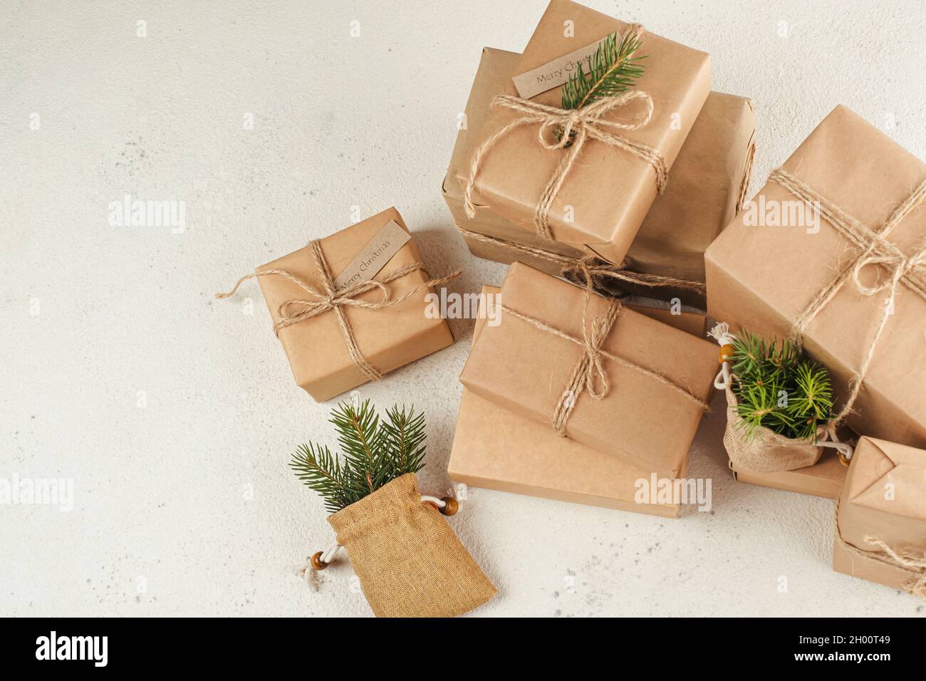 Noël et zéro déchet, emballage écologique.Style de vie éthique et sans plastique durable. Vue du dessus. Flat lay.Photo de haute qualité Banque D'Images