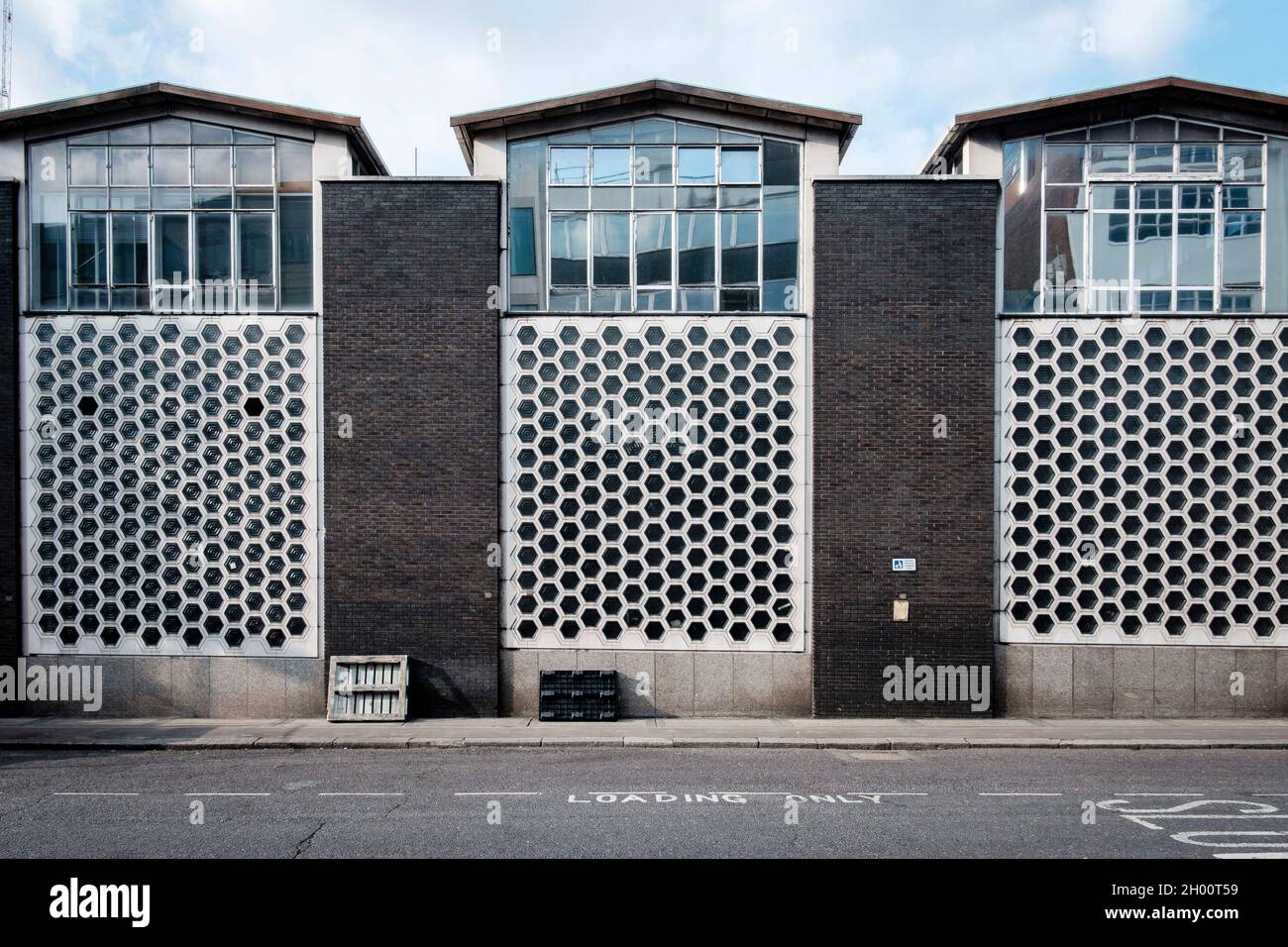 Architecture urbaine de Londres : façade extérieure du marché de la volaille de Smithfield. Banque D'Images